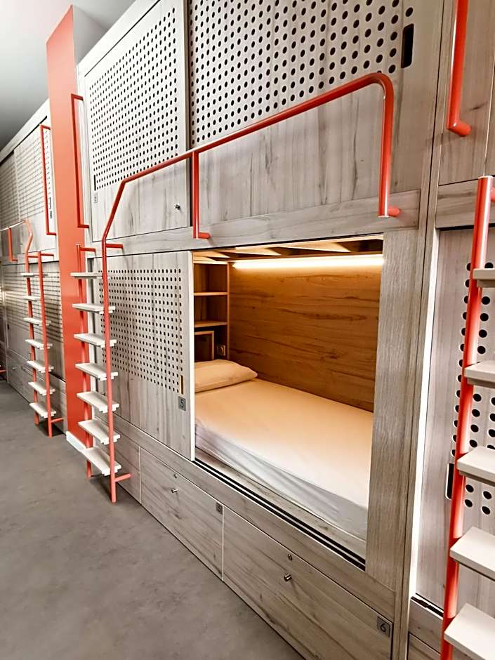 Bloom Hostel Bar & Garden