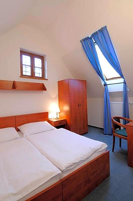 Depandance - vedlejší budova u Zámku Třešť