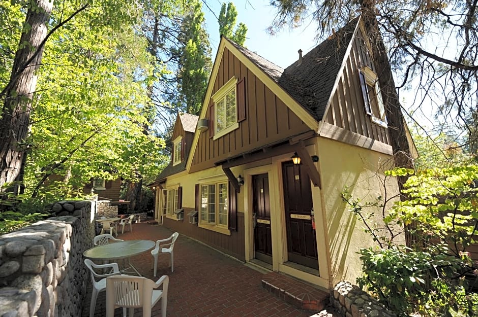 Saddleback Inn at Lake Arrowhead