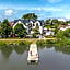 Marina Mielno z widokiem na jezioro