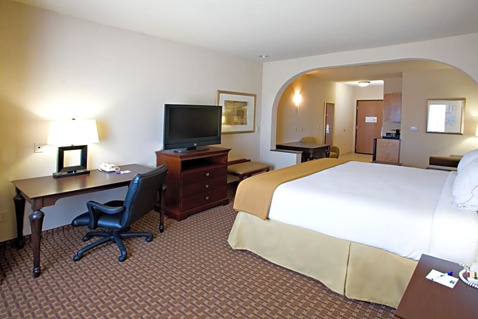 Holiday Inn Express Hotel and Suites Kingsville By IHG