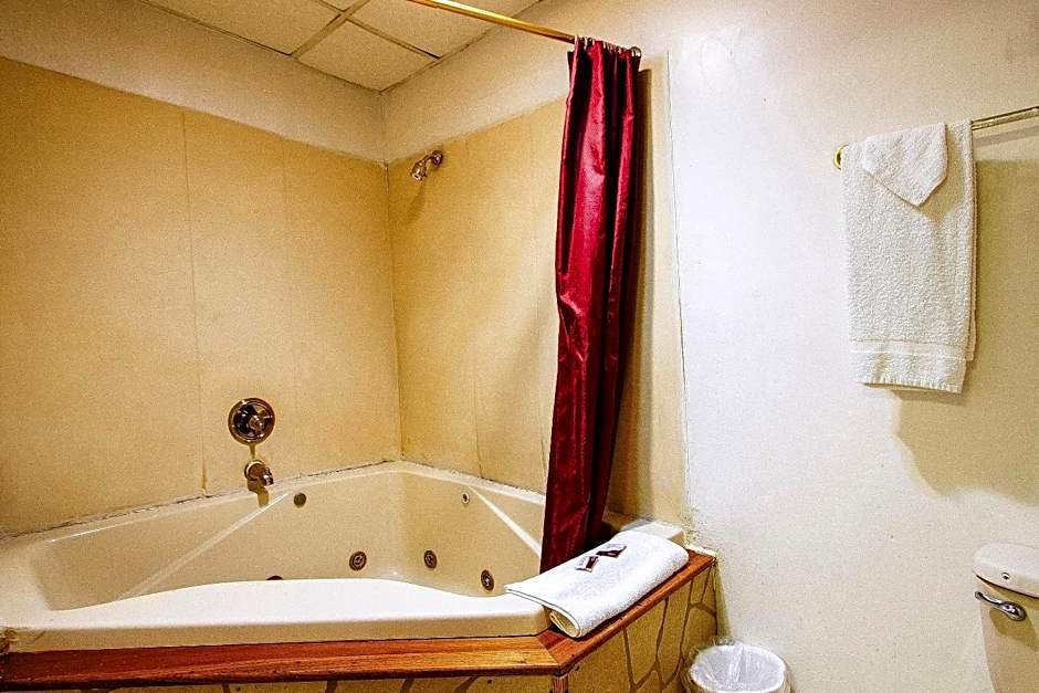 OYO Hotel Chapmanville Inn, WV - Hwy 119