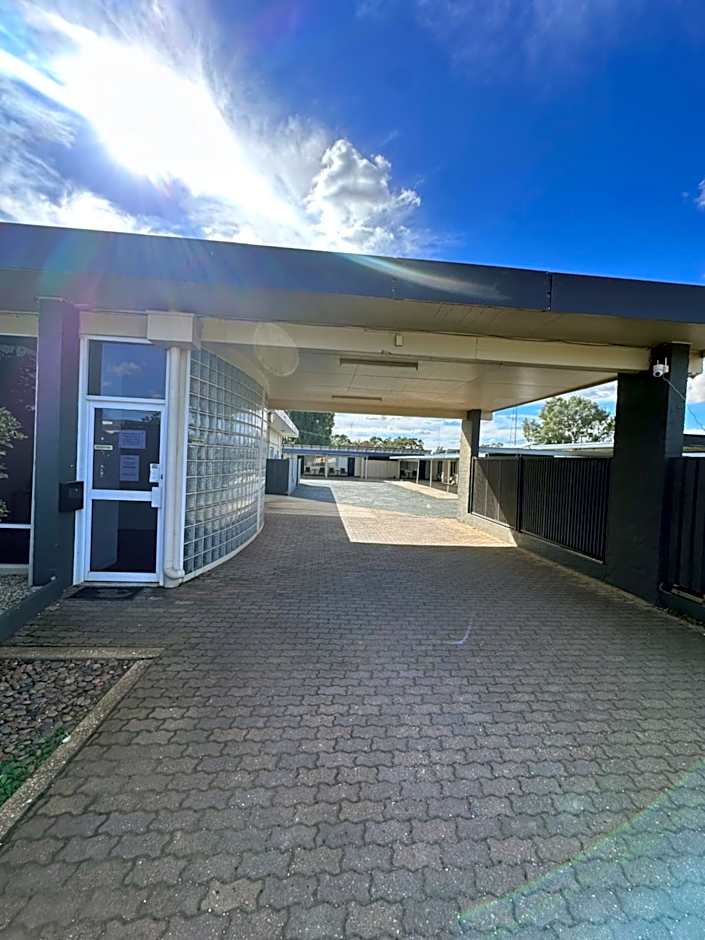 Charles Sturt Motor Inn