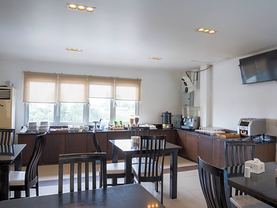 BS Premier Airport Hotel