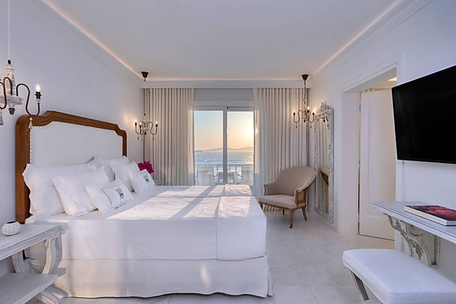 Photo 1 of 2 of Family Signature Suite, Sea View