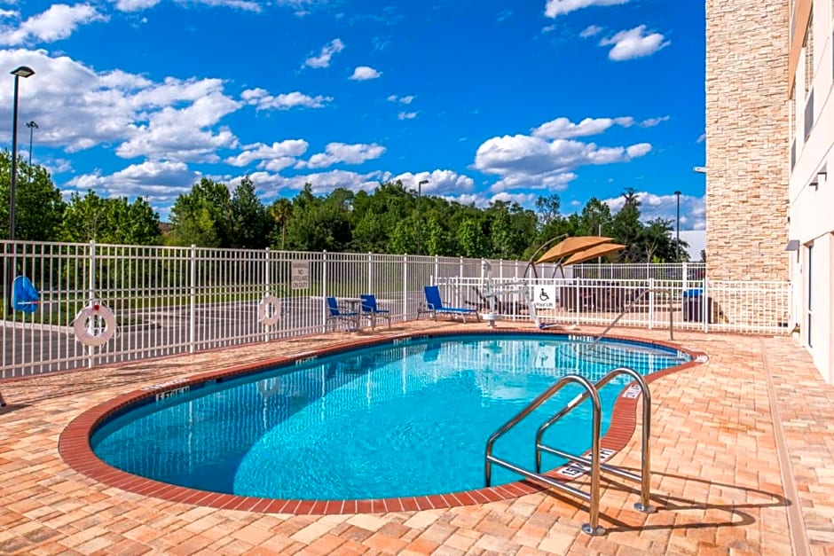 Holiday Inn Express & Suites Tampa North - Wesley Chapel