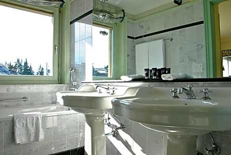 Deluxe Double Room with Golf Court View