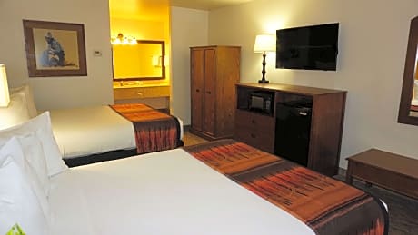 Suite-1 King Bed, Non-Smoking, Double Sofabed, Jacuzzi, Wet Bar, Microwave And Refrigerator, Two Lcd Televisions, Full Breakfast