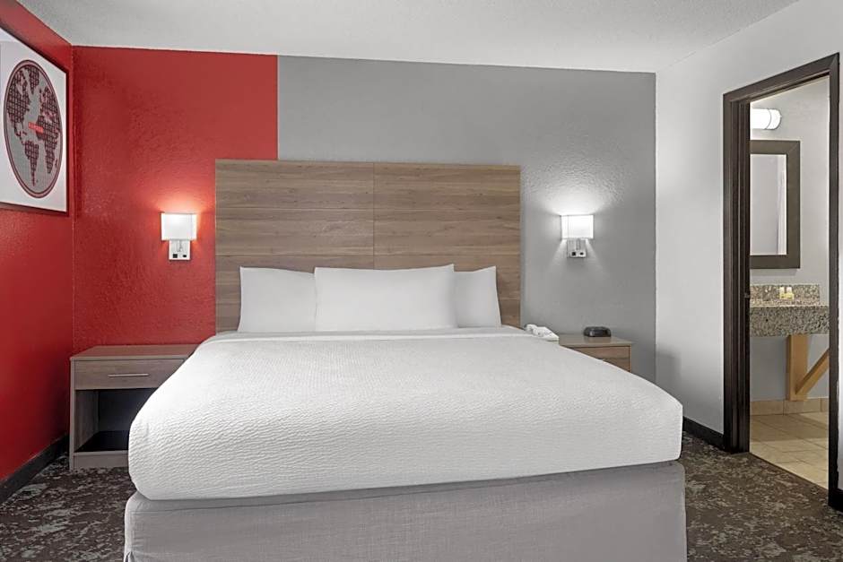 Ramada by Wyndham Cedar Rapids South