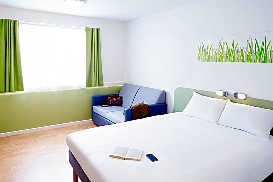 Warrington Motel, J20 M6 Lymm Services