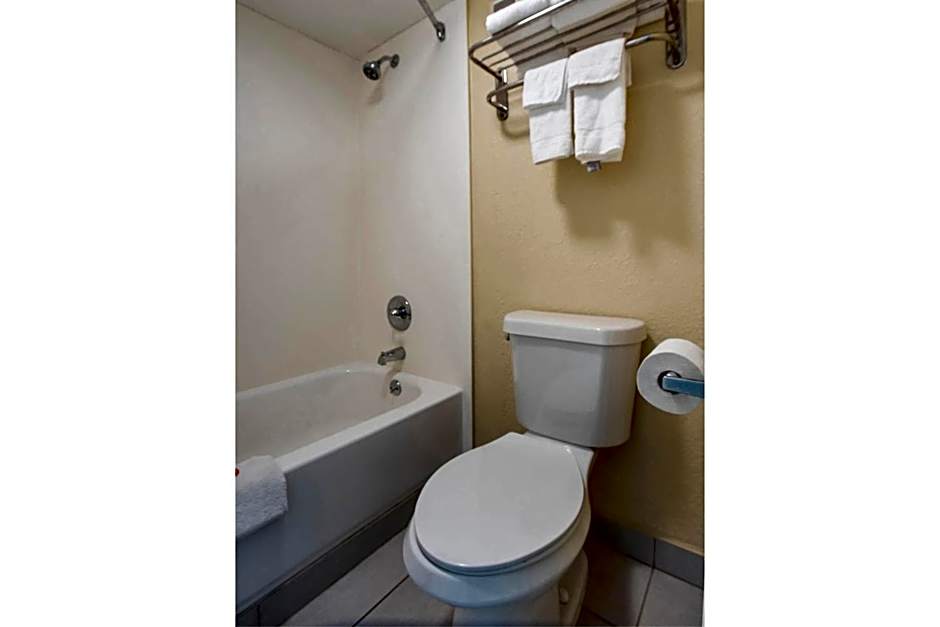 OYO Hotel Knoxville TN Cedar Bluff I-40