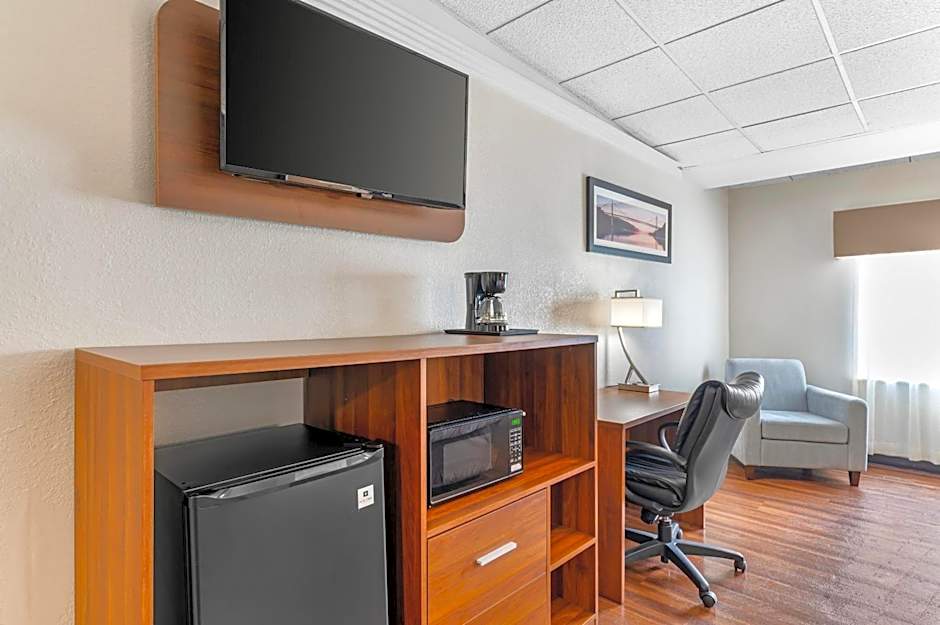 Quality Inn & Suites Kansas City - Independence I-70 East