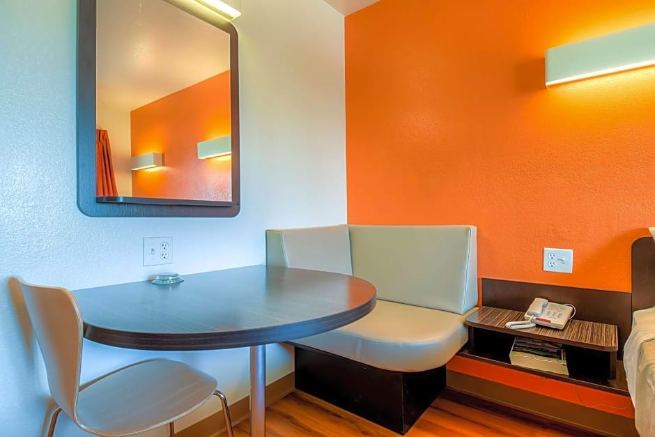 Motel 6-Palm Springs, CA - Downtown