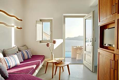 Elegance Club 1-Bedroom Suite with Jacuzzi