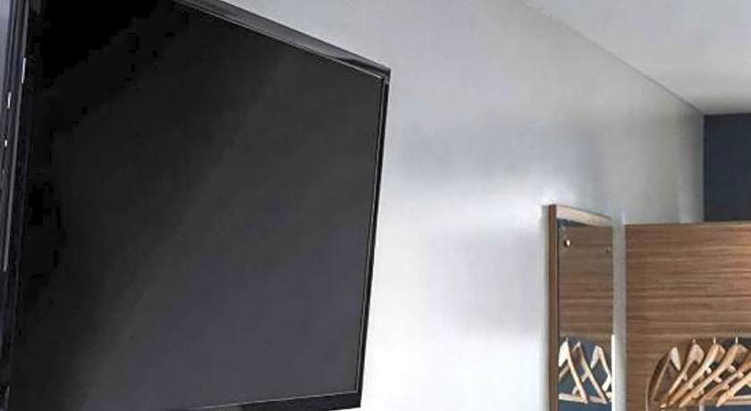 Travelodge Llanelli Central