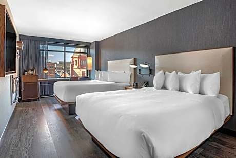 Queen Room with Two Queen Beds and Adapted Tub - Mobility Accessible