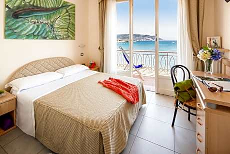 Economy Double Room with Sea View