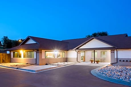 Super 8 by Wyndham Hot Springs