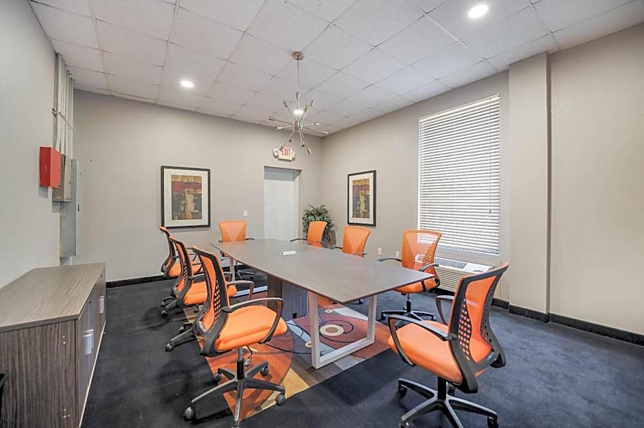 Clarion Pointe Marshall