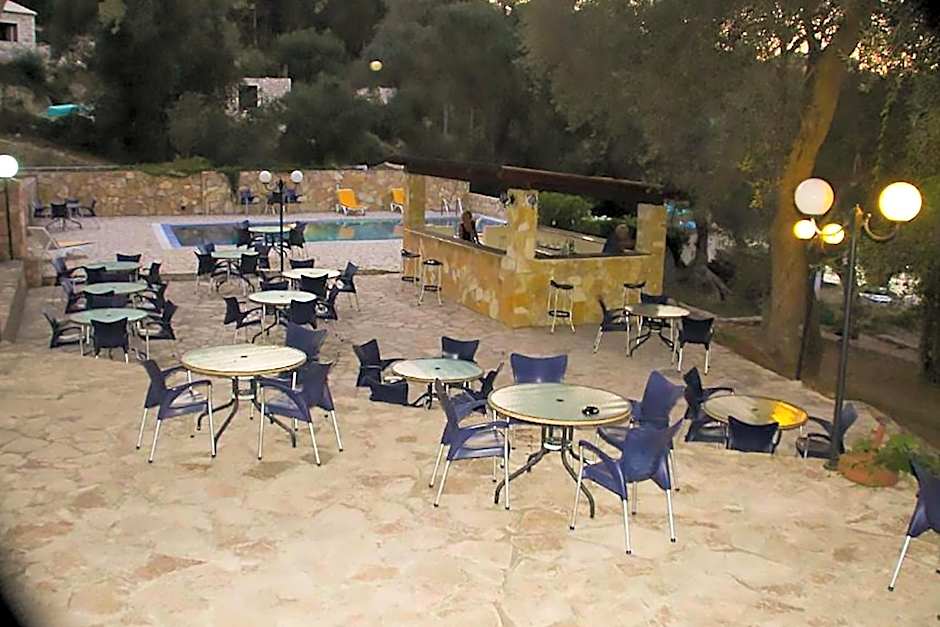 Amfitriti Hotel & Studios