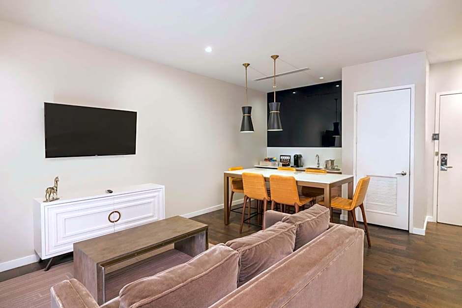 The Statler Dallas, Curio Collection By Hilton