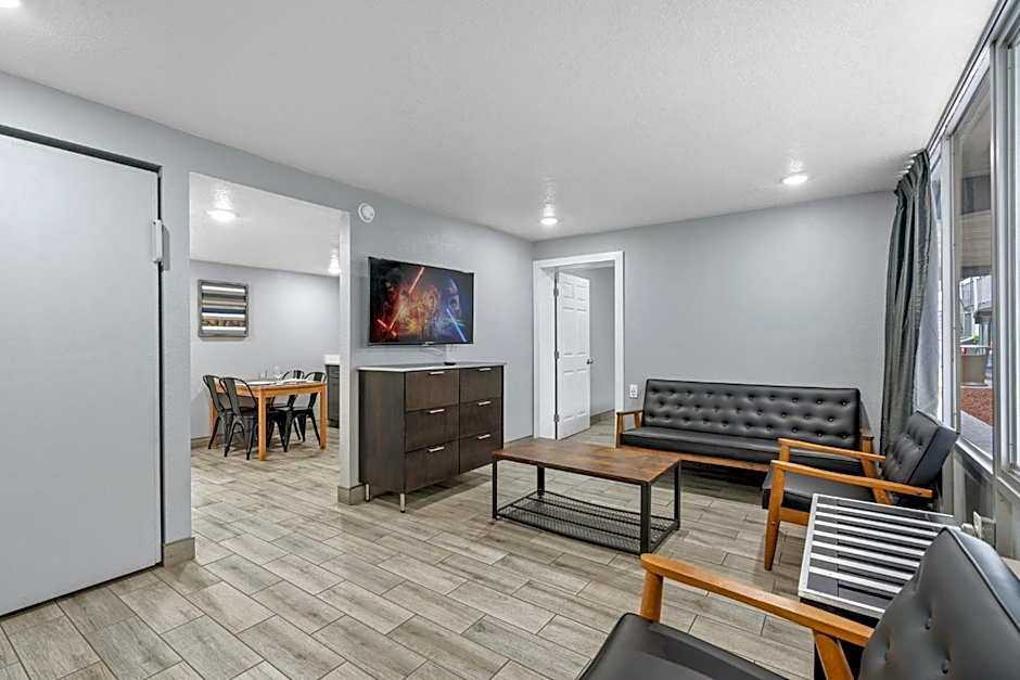 Celebration Suites At Old Town