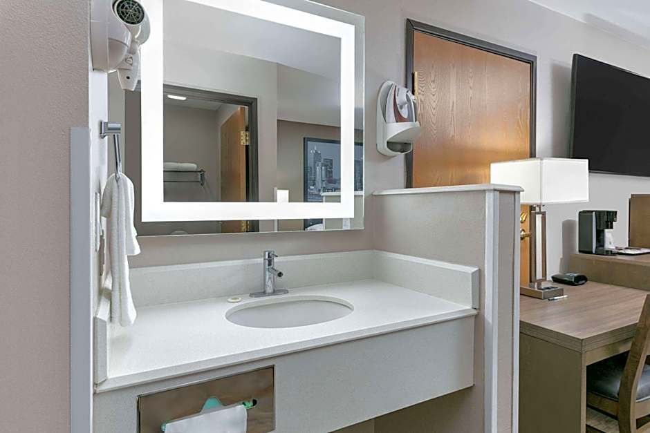 Super 8 by Wyndham Waxahachie TX