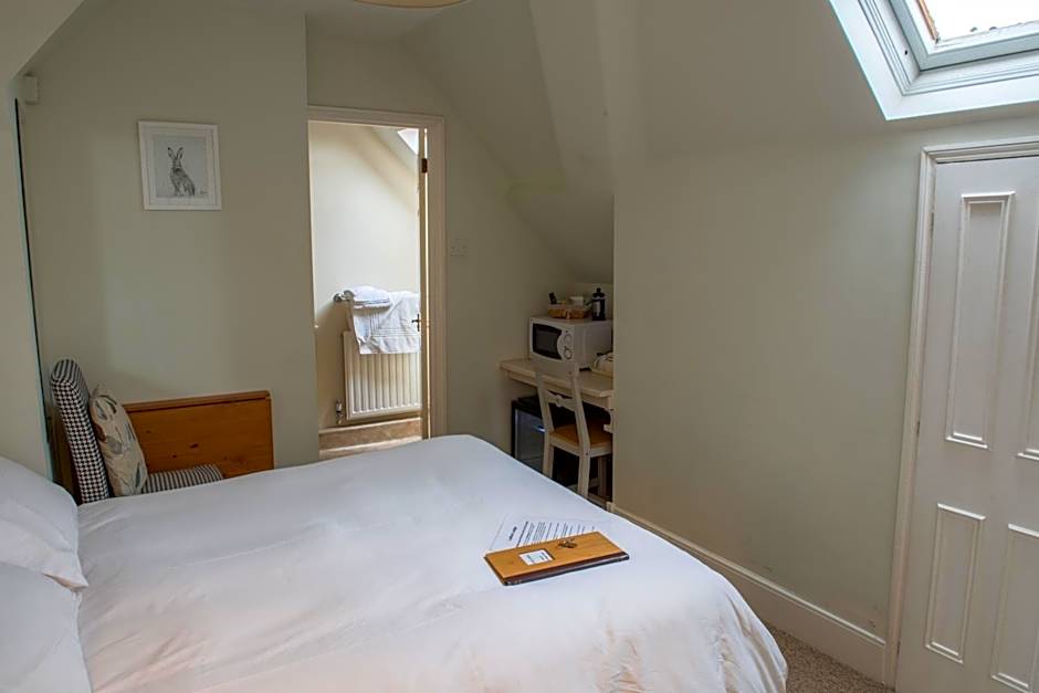 Toothbrush Rooms at Lattice Lodge - Guest Kitchen & EV Recharging