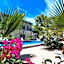 Commercial Zone Studios, Pool, BBQ and Beach 7 Blocks