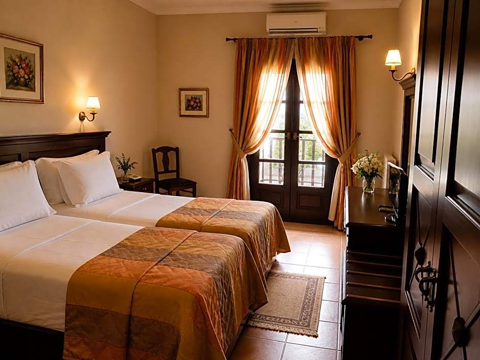 Hotel Doupiani House