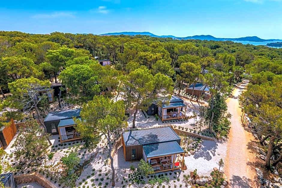 Pine Beach Pakostane Glamping Homes - All Inclusive light