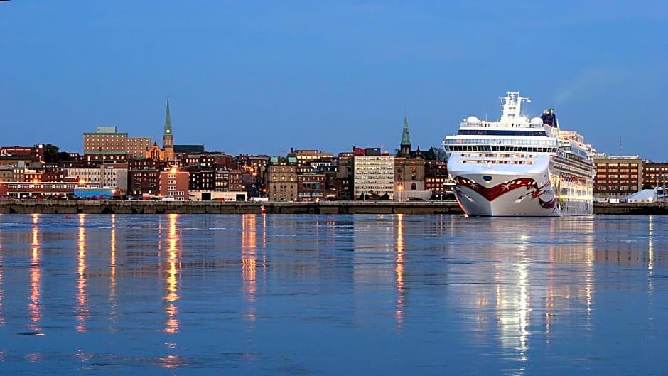 Holiday Inn Express Hotel & Suites Saint John Harbour Side