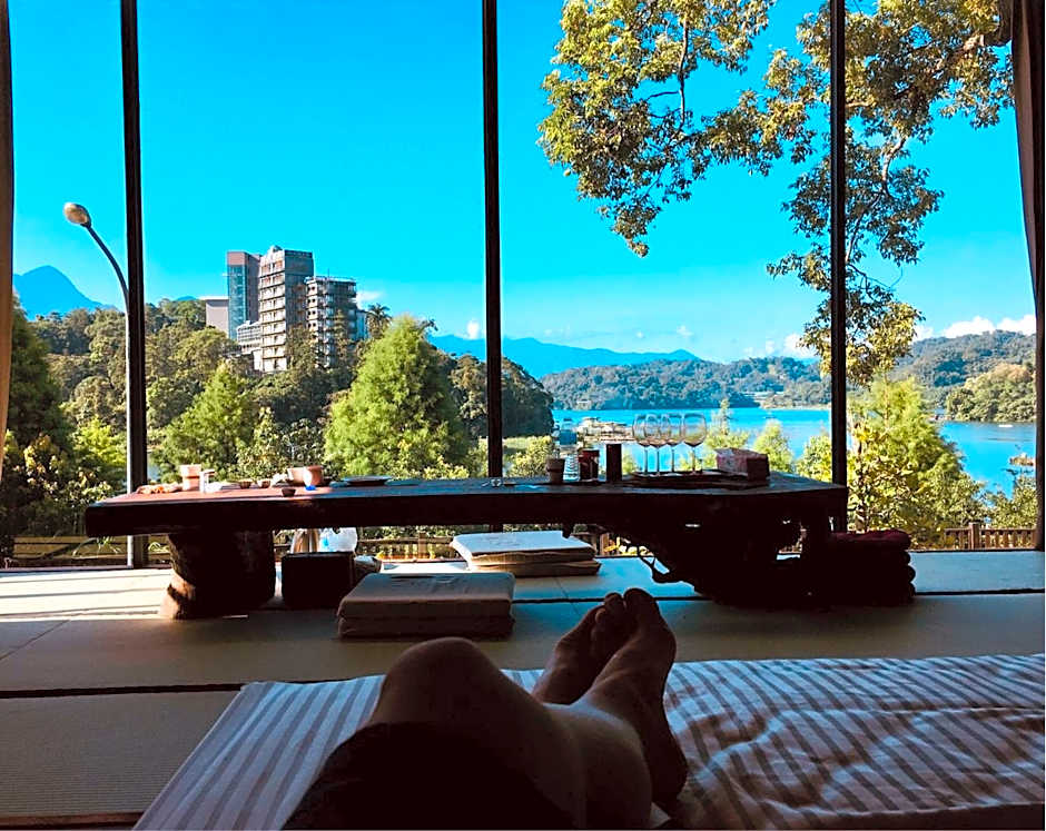 Yue Lake Backpackers