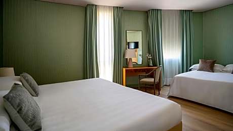 quadruple room