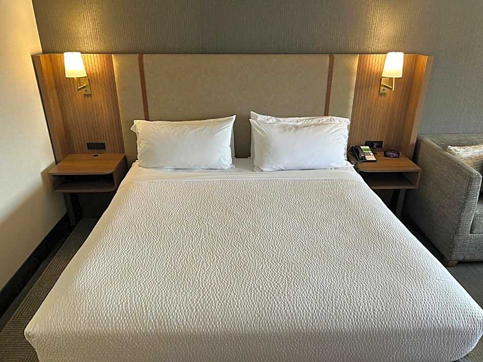 Holiday Inn Niagara Falls State Park Entry By IHG