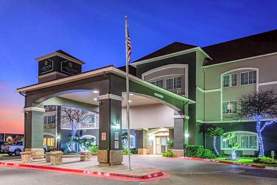 La Quinta Inn & Suites by Wyndham Laredo Airport