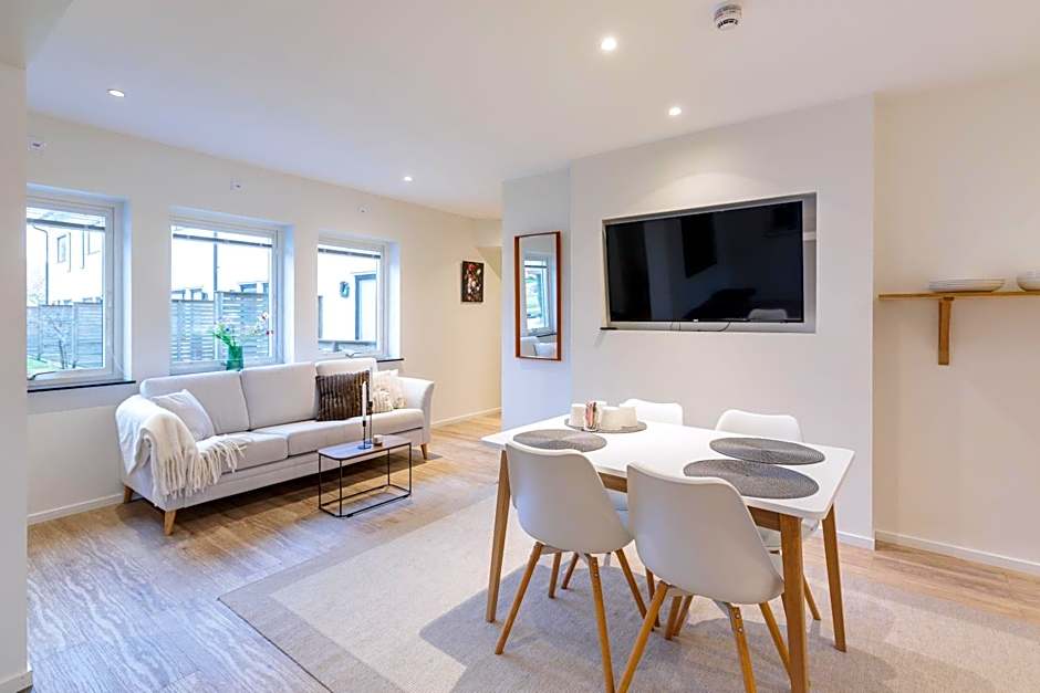 Easy Livin' Apartment Hotel