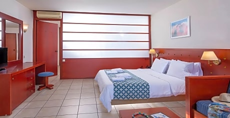 Economy Family room with land view (4 persons)