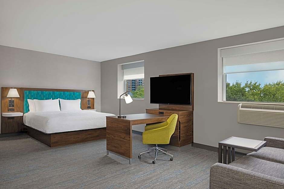 Hampton Inn & Suites by Hilton Toronto Downtown