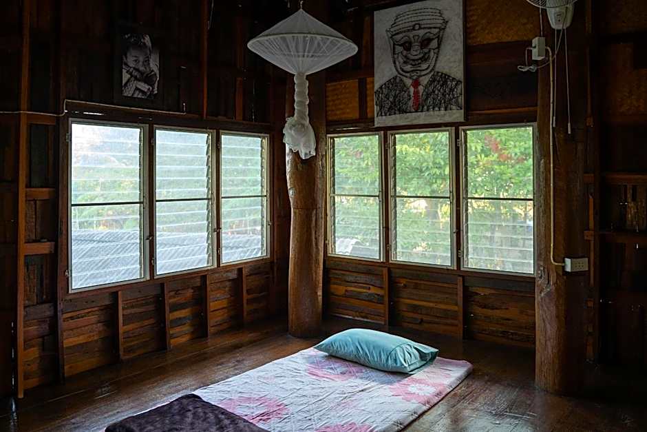 Art House at Chiangdao - Waterlily House