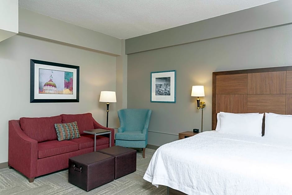 Hampton Inn By Hilton Indianapolis Downtown Across from Circle Centre