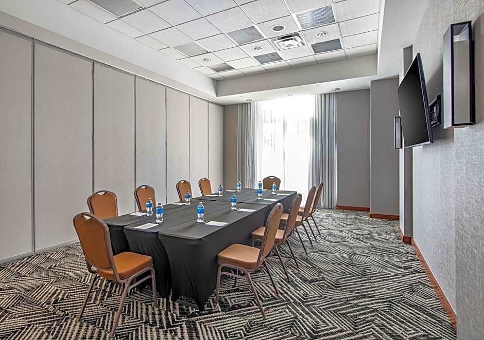 Hyatt Place Riverside Downtown