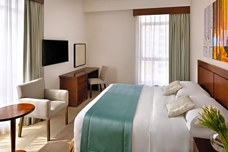 Two-Bedroom Apartment with Burj Khalifa View - Complimentary Transfer to La Mer Beach and Dubai Mall / Burj Khalifa