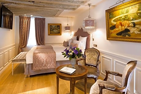 Junior Suite with Spa Bath