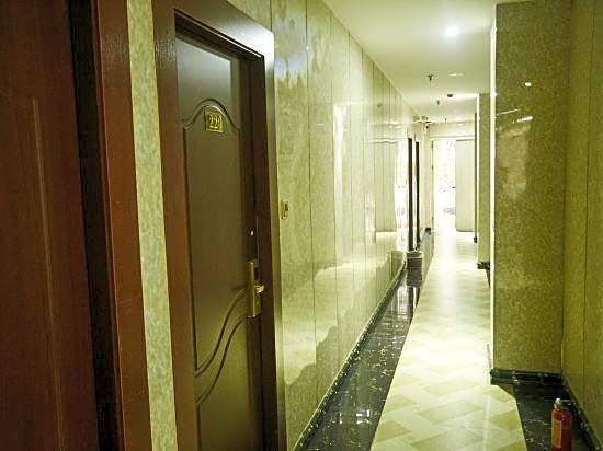 Guangzhou Business Hotel (Shangxiajiu Pedestrian Street Changshou Road Subway Station Branch)