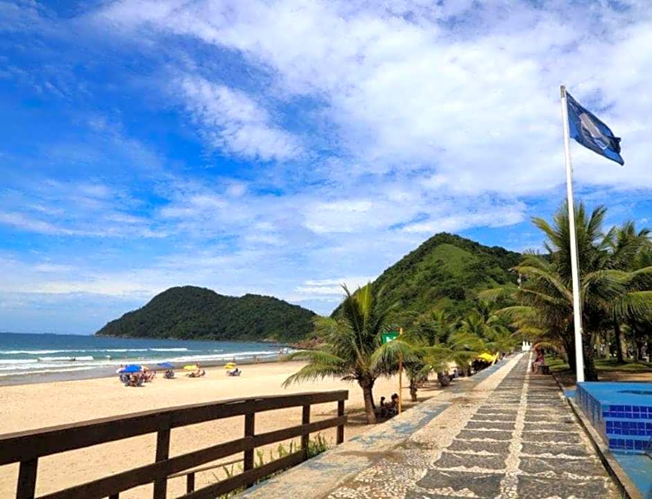 Otimo apto c WiFi a 700m da Praia do Tombo-Guaruja