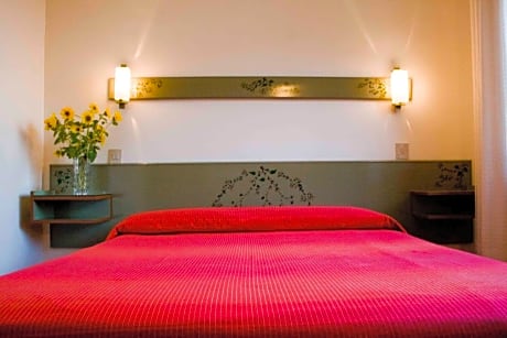 Two-Bedroom Apartment (5 Adults)