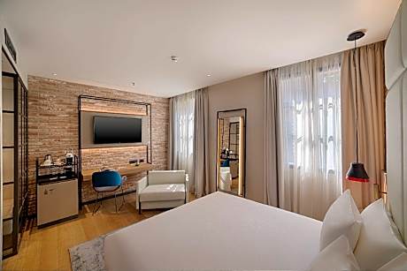 Premium room (2 adults + 2 children)