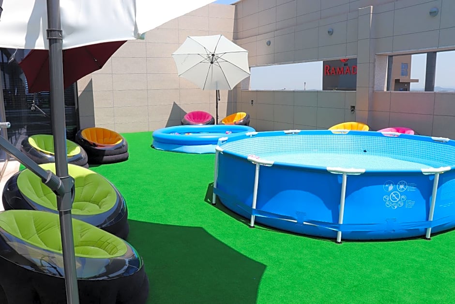 Westernbay Marina Hotel