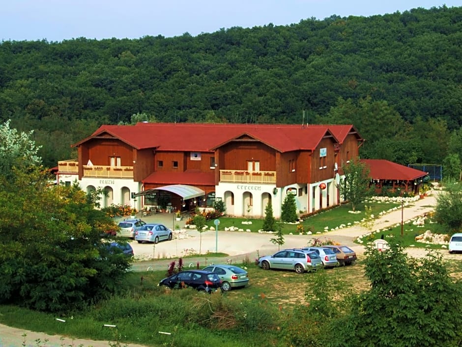 Pollushof Panzió és Étterem